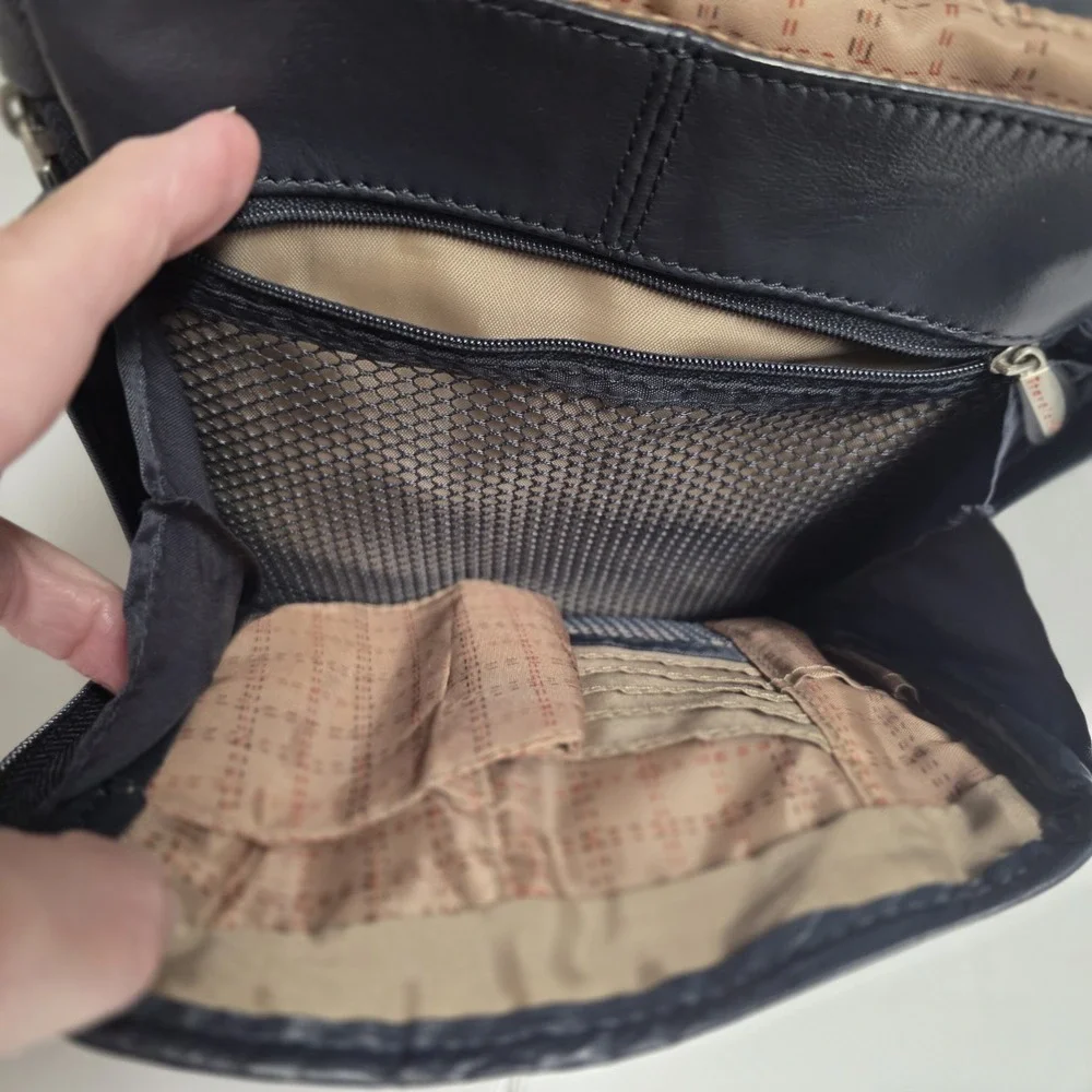 Travelon Vintage Navy Blue Smooth Leather One Shoulder Sling Crossbody
